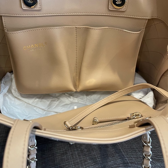 SOLD Chanel! LIKE NEW Small Shopping tote 20P beige - Picture 6 of 10